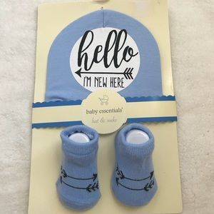 Baby boy hat & socks set